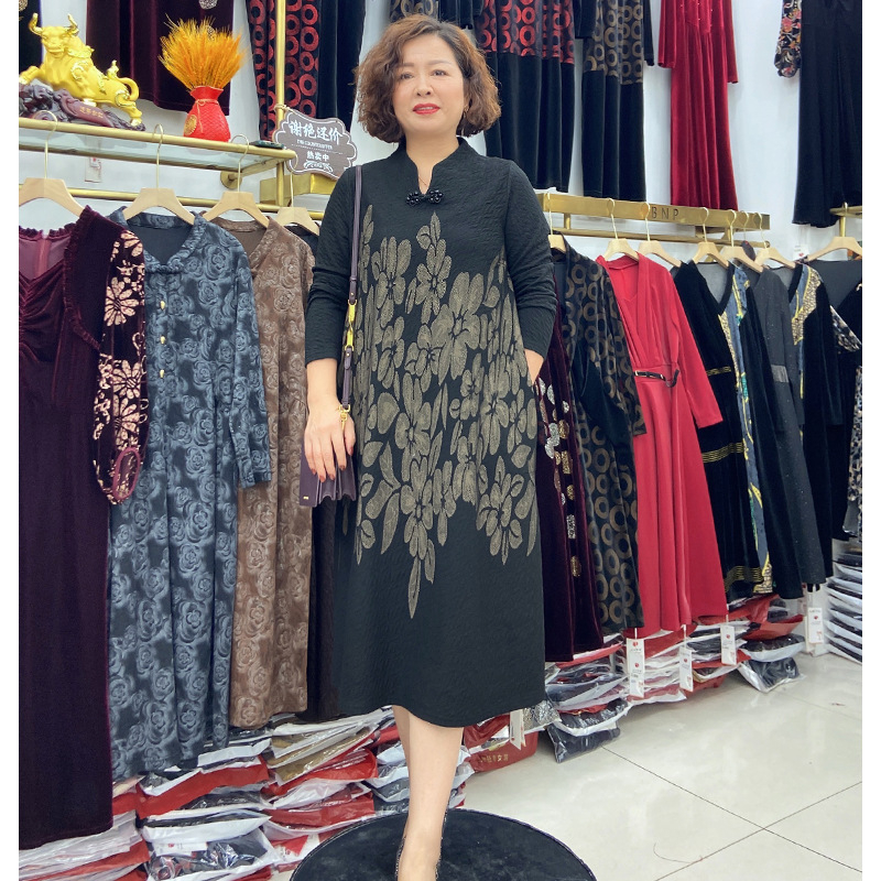 Ankola rudens-ziemas kleita vidējā vecuma sievietēm, elegants stils darbam; galvenais audums 90–95% cits, elastāns <30%