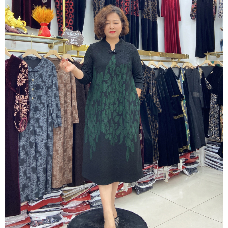 Ankola rudens-ziemas kleita vidējā vecuma sievietēm, elegants stils darbam; galvenais audums 90–95% cits, elastāns <30%