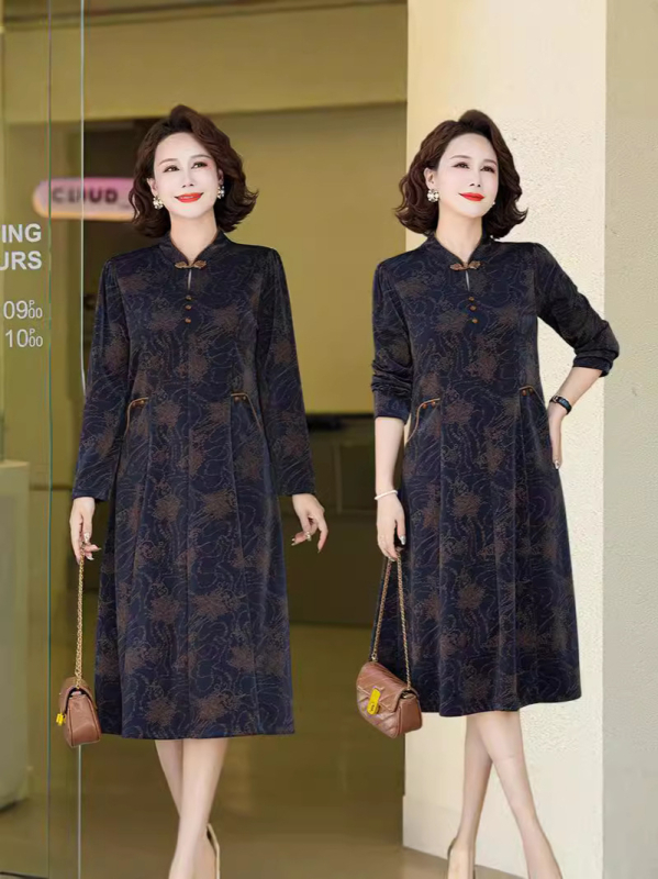 Haljina u kineskom stilu cheongsam, s dugim rukavima, moderniziran kroj, za zrelije žene, srednje duljine