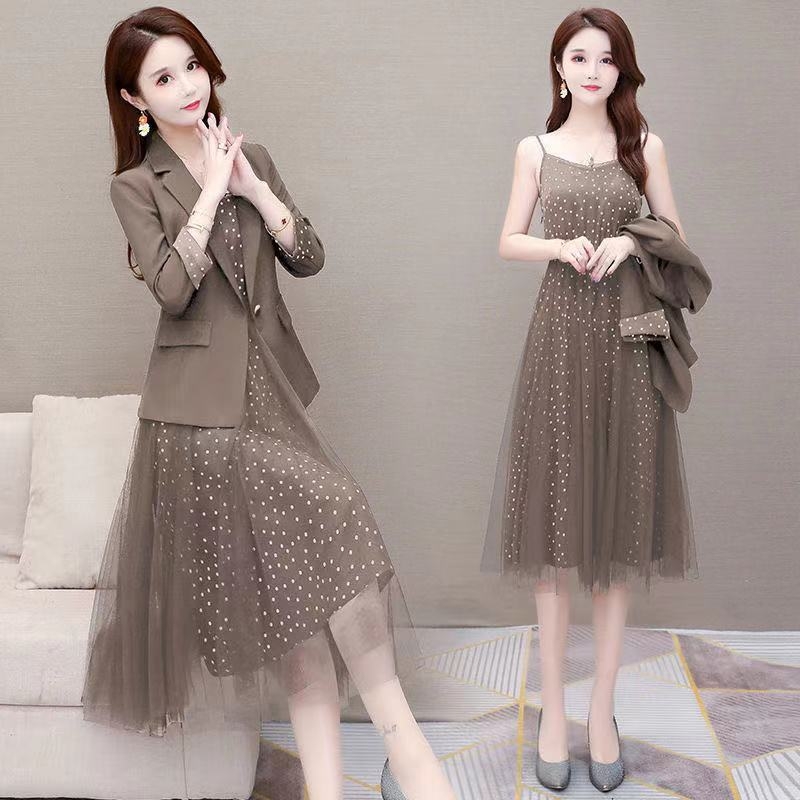 Costum din două piese cu fustă, mâneci lungi, țesătură poliester, stil urban, toamnă 2023