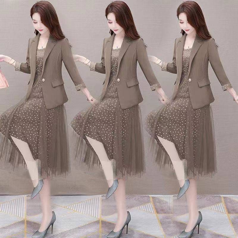 Costum din două piese cu fustă, mâneci lungi, țesătură poliester, stil urban, toamnă 2023