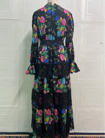 Rochie cu decolteu în V, croială în A, lungime midi, mâneci 3/4, poliester