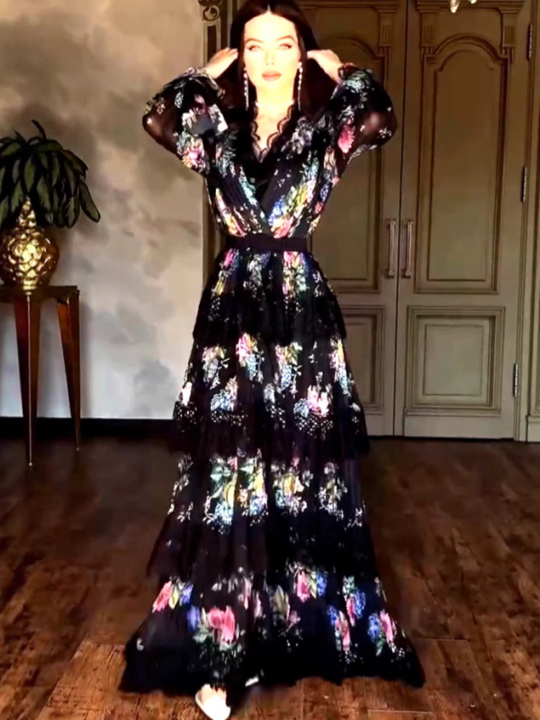 Rochie cu decolteu în V, croială în A, lungime midi, mâneci 3/4, poliester