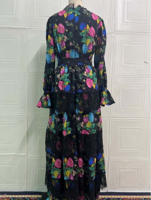 Rochie cu decolteu în V, croială în A, lungime midi, mâneci 3/4, poliester