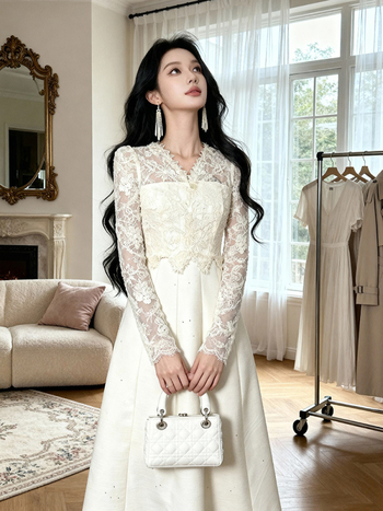 Rochie pentru femei cu dantelă franțuzească și inserții, lungă A-line, decolteu în V, mâneci bufante, talie înaltă – iarna 2025