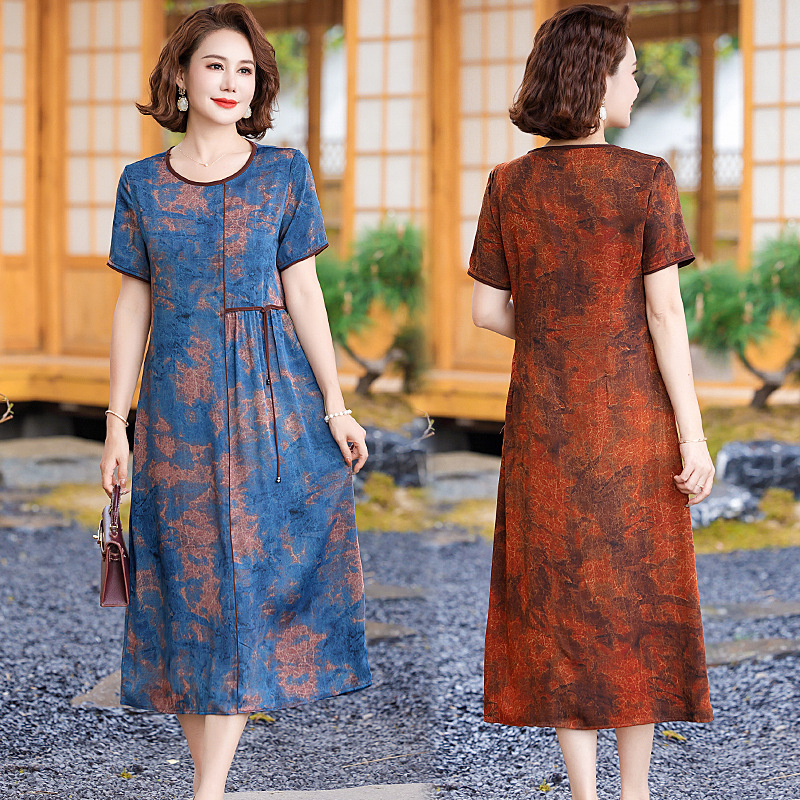 Kleita ar īsām piedurknēm, apdrukāta, slaida silueta, vidēja garuma, poliesters 95%