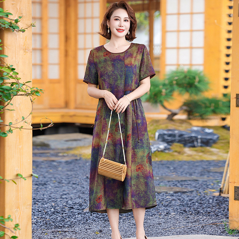 Kleita ar īsām piedurknēm, apdrukāta, slaida silueta, vidēja garuma, poliesters 95%