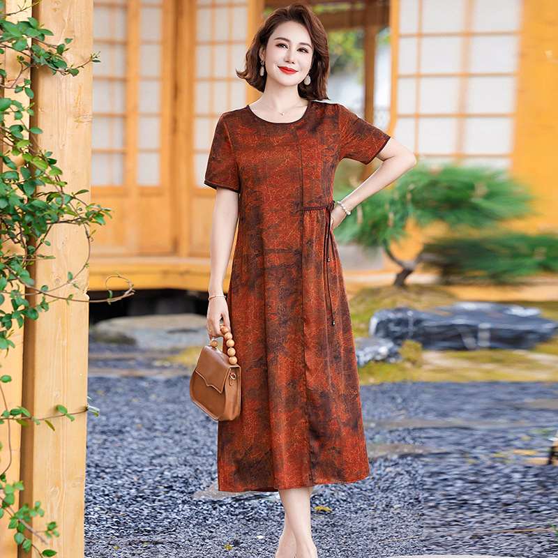 Kleita ar īsām piedurknēm, apdrukāta, slaida silueta, vidēja garuma, poliesters 95%