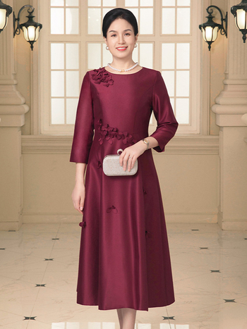 Vestuvinė suknelė motinai nuotakos ar jaunikio motinai: apvalus kaklo iškirptimas, vidutinio ilgio rankovės, midi ilgio, kinų stiliaus, poliesterio-viskozės mišinys