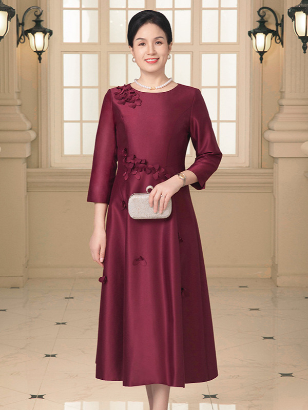 Vestuvinė suknelė motinai nuotakos ar jaunikio motinai: apvalus kaklo iškirptimas, vidutinio ilgio rankovės, midi ilgio, kinų stiliaus, poliesterio-viskozės mišinys