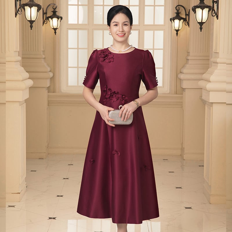 Vestuvinė suknelė motinai nuotakos ar jaunikio motinai: apvalus kaklo iškirptimas, vidutinio ilgio rankovės, midi ilgio, kinų stiliaus, poliesterio-viskozės mišinys