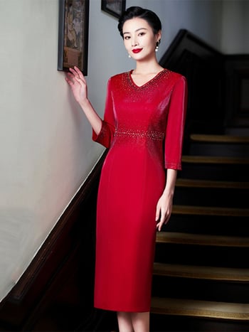 Dugačka vjenčana haljina u kineskom stilu za svekrvu, ukrašena perlicama, V-izrez