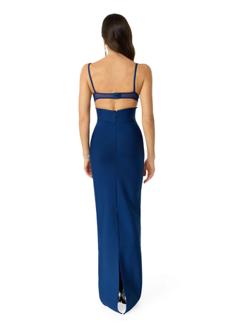 Rochie tricotată cu design prin îmbinări, decolteu adânc în V, fără mâneci, talie înaltă, lungă