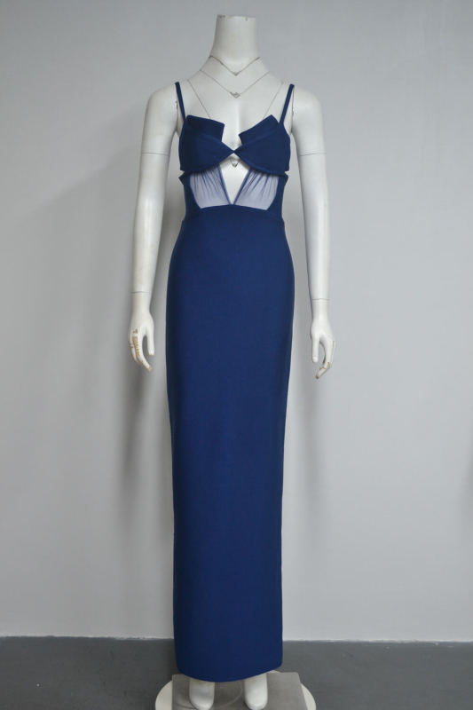 Rochie tricotată cu design prin îmbinări, decolteu adânc în V, fără mâneci, talie înaltă, lungă