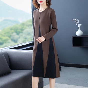 Haljina A-linije, midi duljine, polu-visoki ovratnik, dugi rukavi, slobodan struk, smjesa viskoze i poliester, elegantan uredski stil