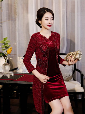 Dviejų dalių suknelių komplektas uošvei per vestuvinį tostą, aukštos kokybės velūras su metaline siūle, karoliukų siuvinėjimas, vidutinio ilgio, poliesteris 90–95%, pavasaris 2025