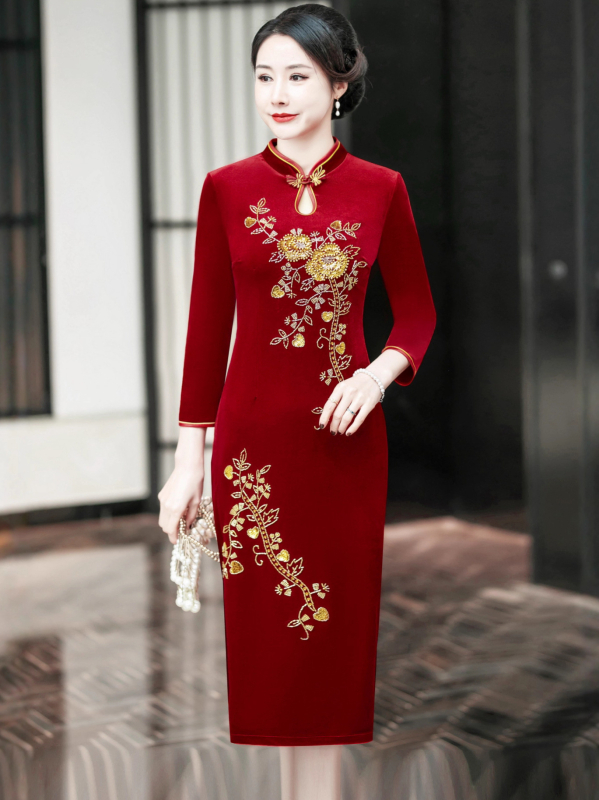 Čipao kleita ar garu šķeltni, ķīniešu stils, vidēja–gara garuma, poliestera audums, raksts