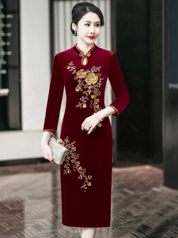 Čipao kleita ar garu šķeltni, ķīniešu stils, vidēja–gara garuma, poliestera audums, raksts