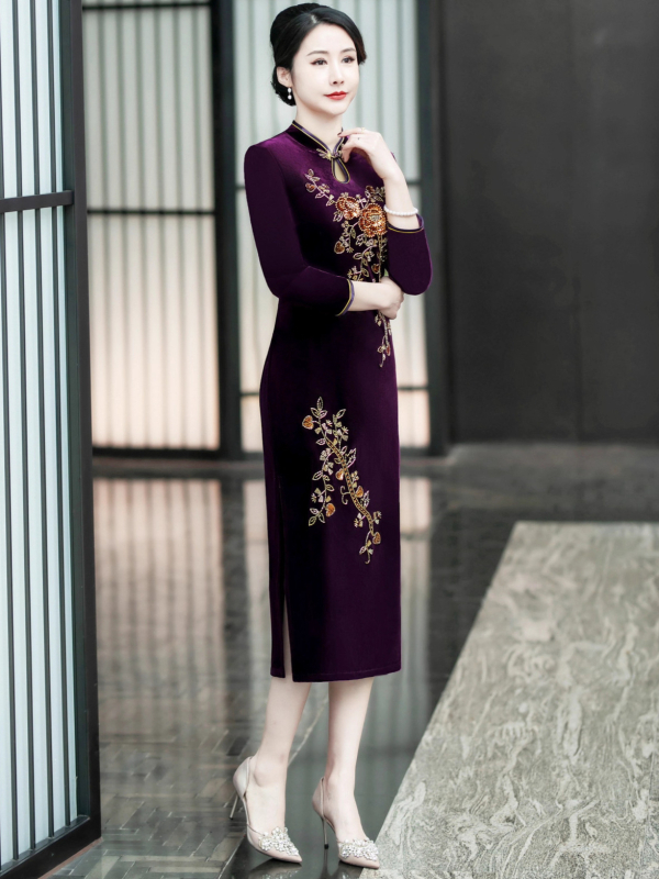 Čipao kleita ar garu šķeltni, ķīniešu stils, vidēja–gara garuma, poliestera audums, raksts