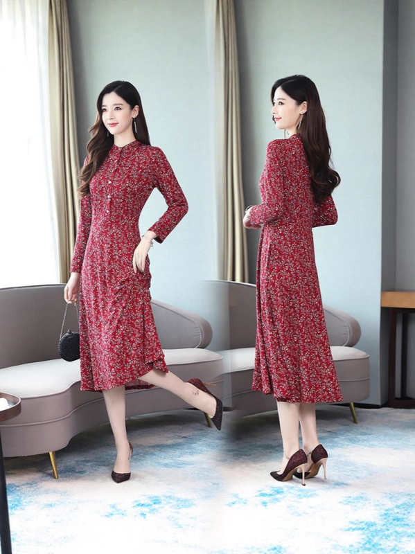 Kleita ar garām piedurknēm no poliestera, 70–80% poliestera saturs, vidēja garuma, drukas izstrāde, rudens 2025