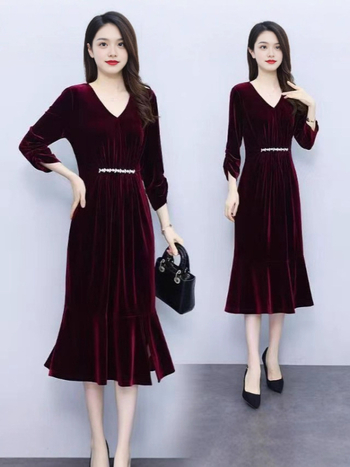 Vidēja garuma kleita ķīniešu stilā ar literāro retro noskaņu, poliestera audums 70–80%, 2025. gada ziema.