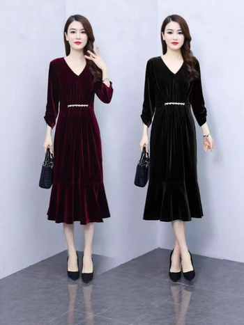 Vidēja garuma kleita ķīniešu stilā ar literāro retro noskaņu, poliestera audums 70–80%, 2025. gada ziema.