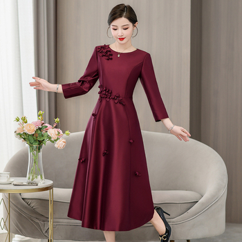 Mātes kleita kāzu vakariņām, rudens 2025, poliesters, izšuvumi, elegants stils