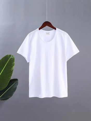 Muško pamukasto T-shirt s okruglim izrezom, kratkim rukavima, slobodan kroj, prozračan i upija vlagu