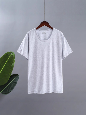 Muško pamukasto T-shirt s okruglim izrezom, kratkim rukavima, slobodan kroj, prozračan i upija vlagu