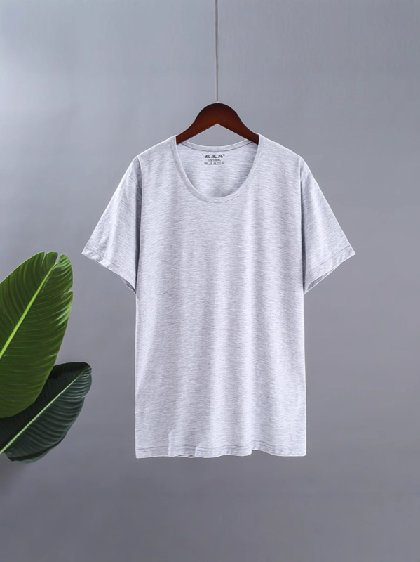Muško pamukasto T-shirt s okruglim izrezom, kratkim rukavima, slobodan kroj, prozračan i upija vlagu