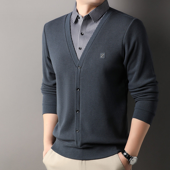 Tricou bărbătești cu dungi, mânecă lungă, guler tip rever, croială lejeră, amestec din fibre sintetice, poliester 91–95%