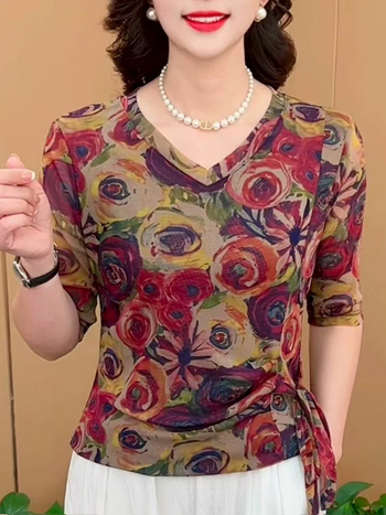 Naise pikkade varrukatega pluus, V-kaelusega, taimeprind, vaba lõige, polüester 80-90%