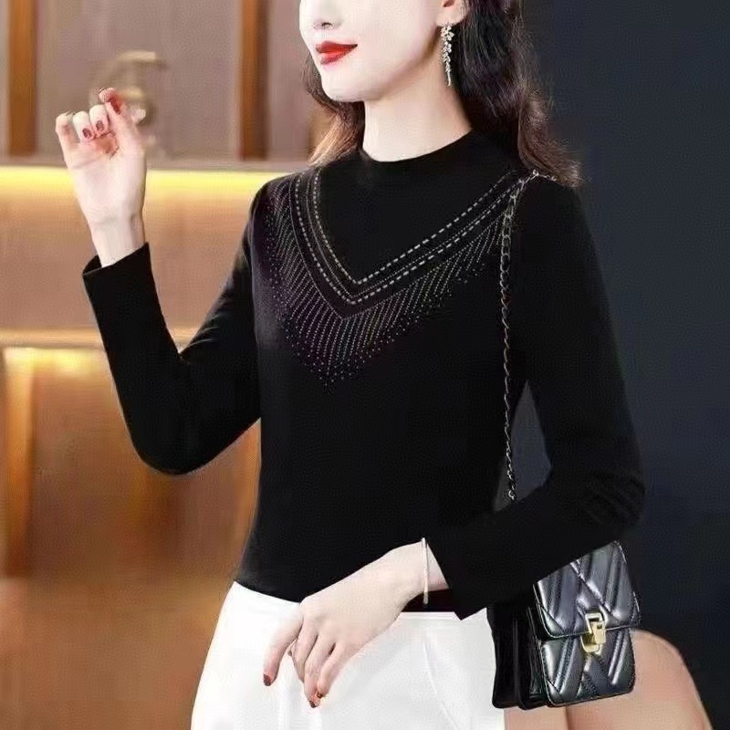 Dlhé rukávy tričko s fleecovou podšívkou, štíhly strih, golier typu polovičný rolák, polyester 90–95%