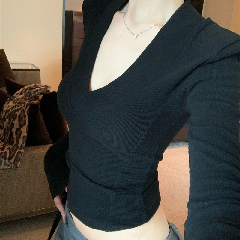 Tricou din catifea cu două fețe Mousse, decolteu în V, croială slim, broderie, viscoză