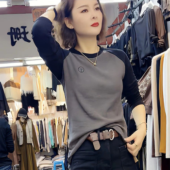 Tricou T cu panouri de velur Derong și cusături contrastante, mâneci lungi raglan, guler rotund, 95% viscose, lungime obișnuită 50–65 cm, toamna 2025