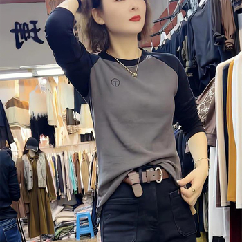 Tricou T cu panouri de velur Derong și cusături contrastante, mâneci lungi raglan, guler rotund, 95% viscose, lungime obișnuită 50–65 cm, toamna 2025