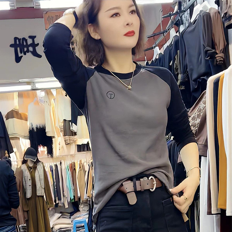 Tricou T cu panouri de velur Derong și cusături contrastante, mâneci lungi raglan, guler rotund, 95% viscose, lungime obișnuită 50–65 cm, toamna 2025