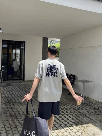 Tricou bărbătesc din bumbac cu litere brodate, mâneci scurte, guler rotund, croială lejeră