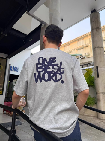 Tricou bărbătesc din bumbac cu litere brodate, mâneci scurte, guler rotund, croială lejeră