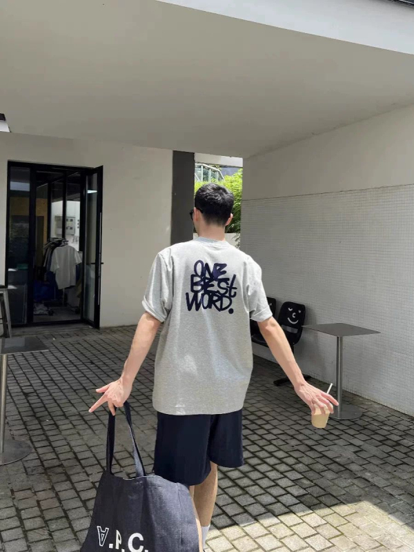 Tricou bărbătesc din bumbac cu litere brodate, mâneci scurte, guler rotund, croială lejeră