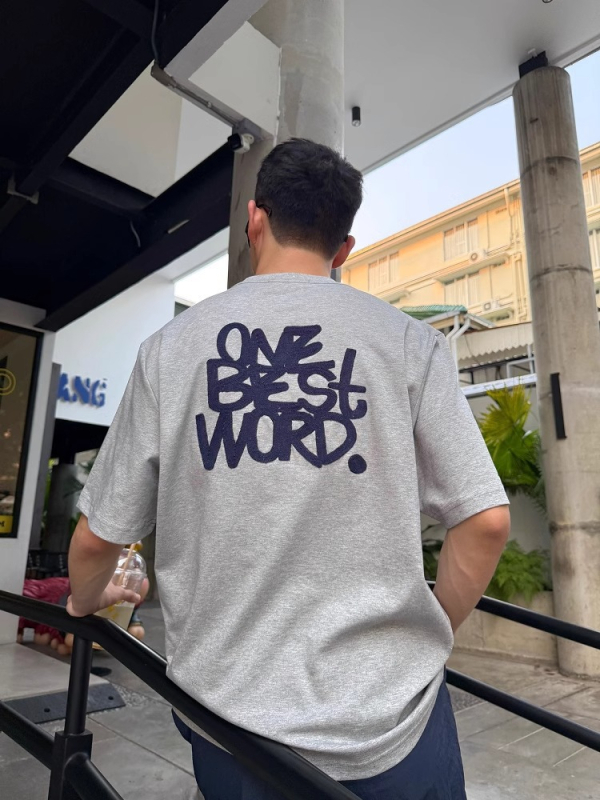 Tricou bărbătesc din bumbac cu litere brodate, mâneci scurte, guler rotund, croială lejeră