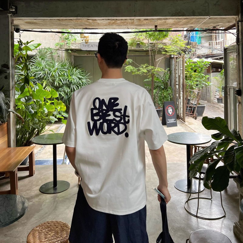 Tricou bărbătesc din bumbac cu litere brodate, mâneci scurte, guler rotund, croială lejeră