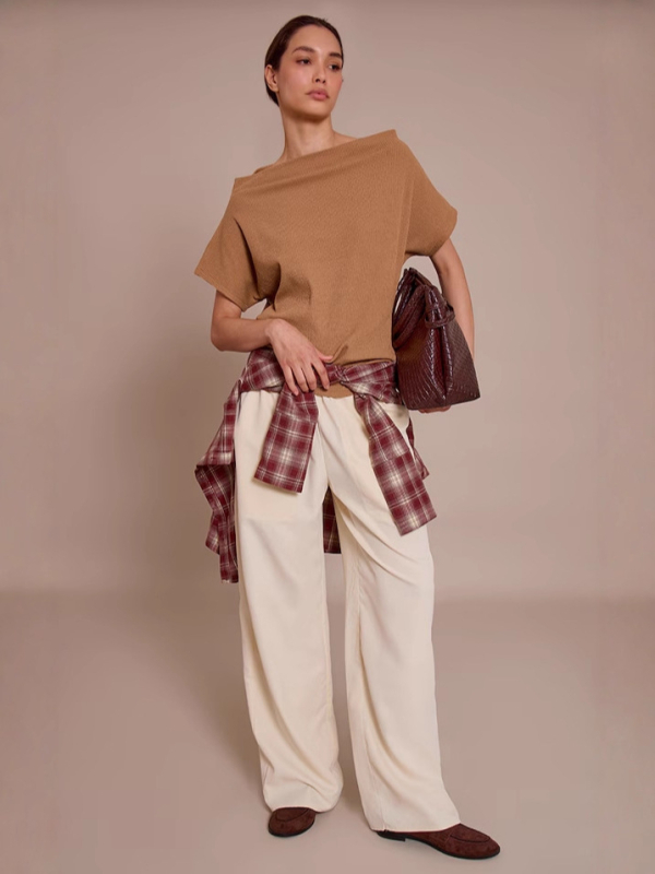 Majica s otvorenim ramenima i kosim ramenima, kratki rukav, jednobojna, 95% poliester, opuštena silueta, jesen 2025