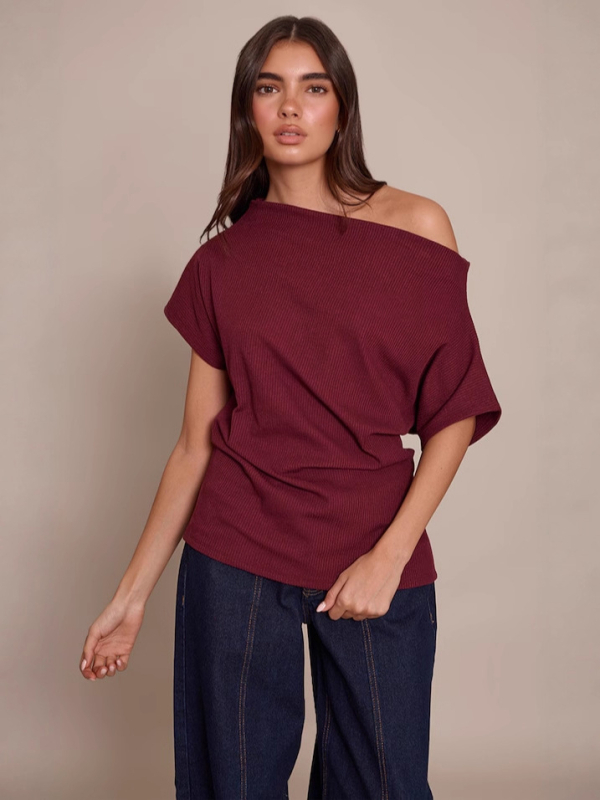 Majica s otvorenim ramenima i kosim ramenima, kratki rukav, jednobojna, 95% poliester, opuštena silueta, jesen 2025