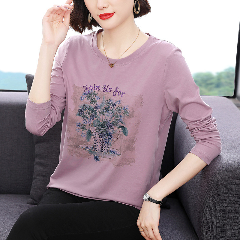 Naiste puuvillase ja polüesteri segust T-särk, lühikeste käistega, V-kaelusega, ühtne muster, pikkus 50–65 cm, kontoristiil