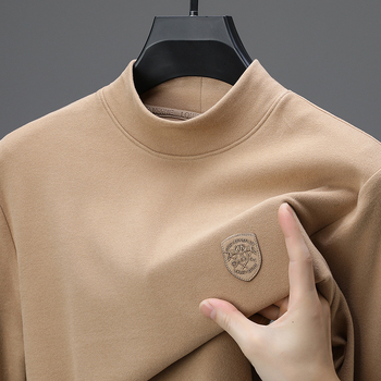 Pamutkeverék anyagú póló hímzett emblémával, kerek nyakú, hosszú ujjú, ősz-téli szezonra