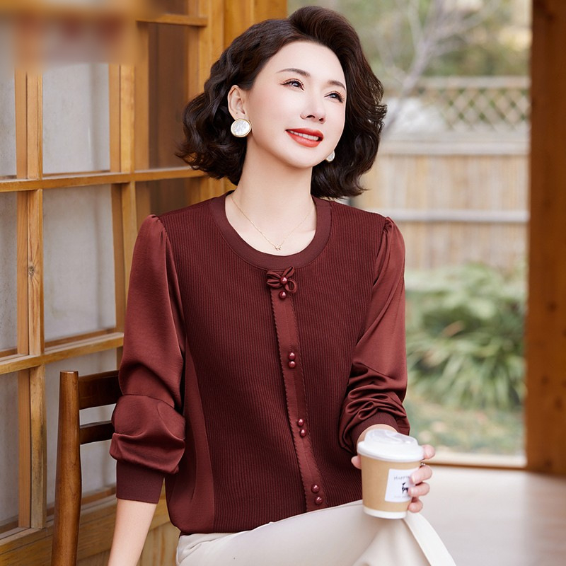 Naistele mõeldud pikkade varrukatega kootud top, ümmarguse kaelaga, polüester üle 95%, sügisel 2025 väljaanne, elegantne igapäevane stiil.