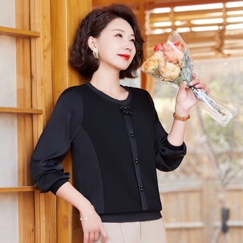 Pikkade varrukatega kudumine top kevadeks 2025 — puuvill-poliesteri kangas, trükk, ümmargune kaelus, tavaline pikkus (50–65 cm), lihtne stiil