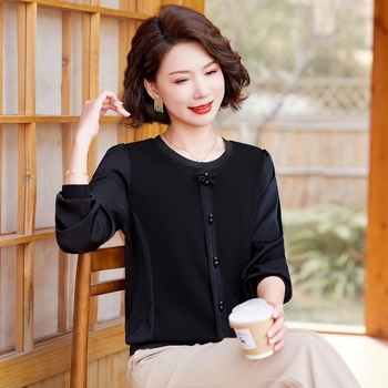 Pikkade varrukatega kudumine top kevadeks 2025 — puuvill-poliesteri kangas, trükk, ümmargune kaelus, tavaline pikkus (50–65 cm), lihtne stiil