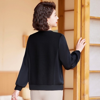 Pikkade varrukatega kudumine top kevadeks 2025 — puuvill-poliesteri kangas, trükk, ümmargune kaelus, tavaline pikkus (50–65 cm), lihtne stiil